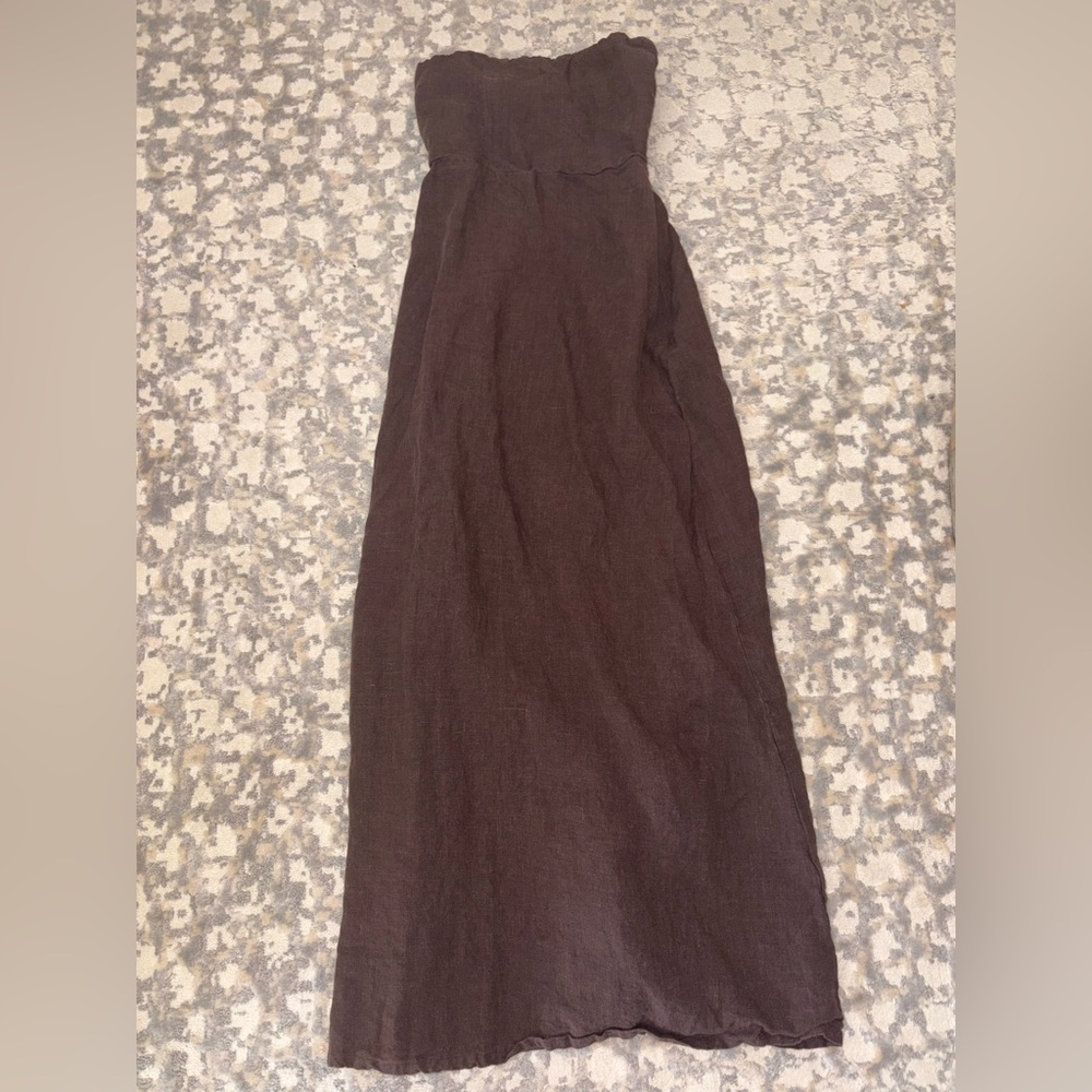 Elegant Brown Midi strapless dress from these three!